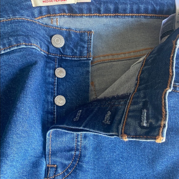Plus size Levi’s - Picture 2 of 3